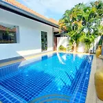 Corner Villa - Pattaya Holiday House Walking Street 4 Bedrooms