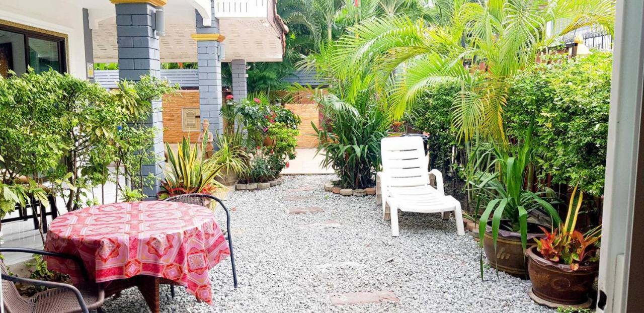 Corner - House Walking Street 4 Bedrooms Villa Pattaya